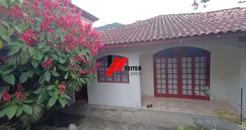 Terreno no monte verde de 450M² com duas casas construídas no local.