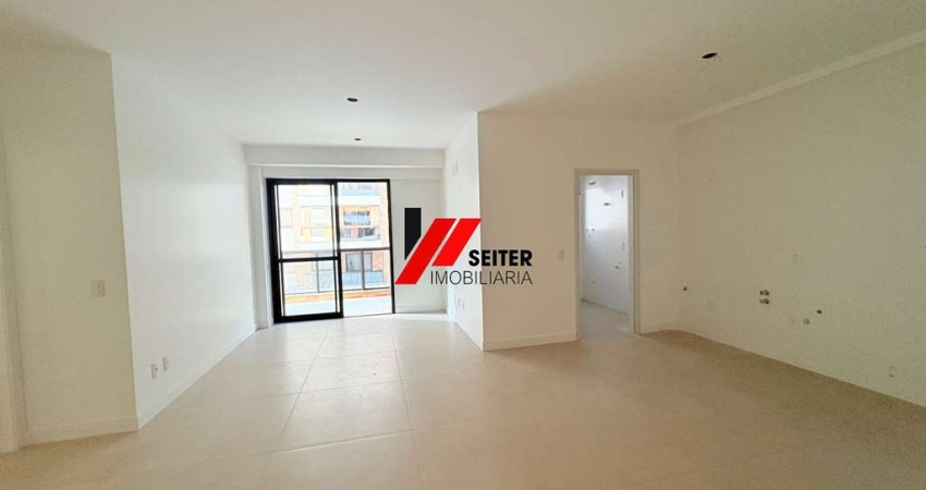Apartamento à venda no Itacorubi com 98,11 m² de 3 quartos 1 suíte ,sacada com churrasqueira  Florianópolis-SC