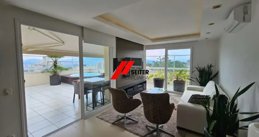 Cobertura à venda no Itacorubi com 227m² com 3 suítes e 4 vagas de garagem em Florianópolis