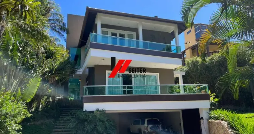 Casa à venda com 4 quartos e 6 banheiros com 346 m² na Praia Mole em Florianópolis