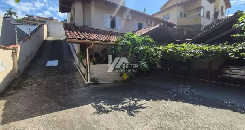 Casa com 33 quartos à venda na Trindade, Florianópolis