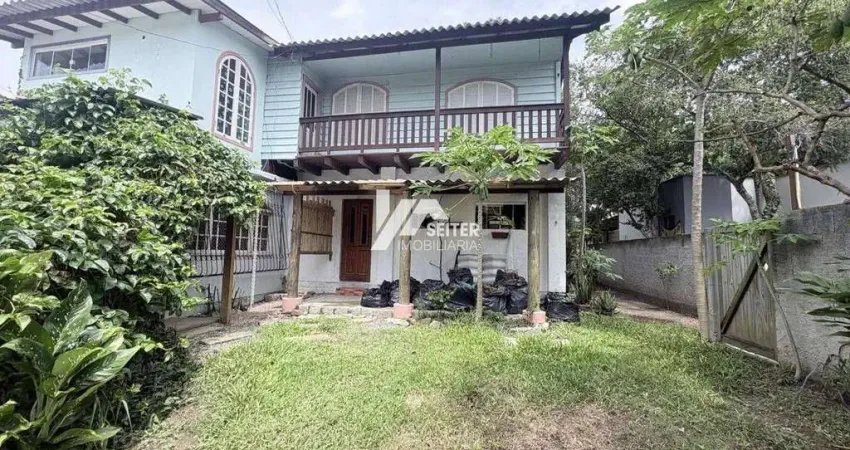 Aluga Casa de 02 dormitórios em condominio Lagoa da Conceiçao