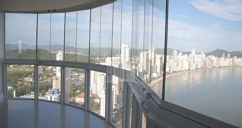 Cobertura duplex com piscina de frente para o mar no Ibiza Towers em Balneário Camboriú