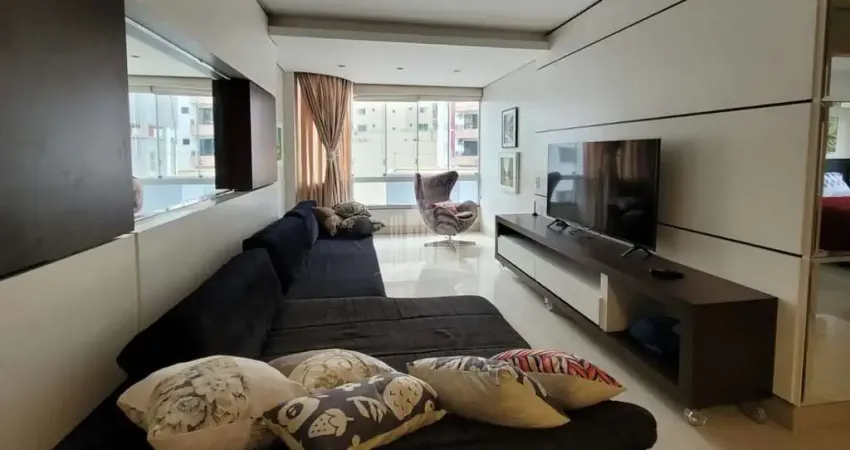 Apartamento com 3 dormitórios sendo 2 suites, semimobiliado no Centro de Balneário Camboriú