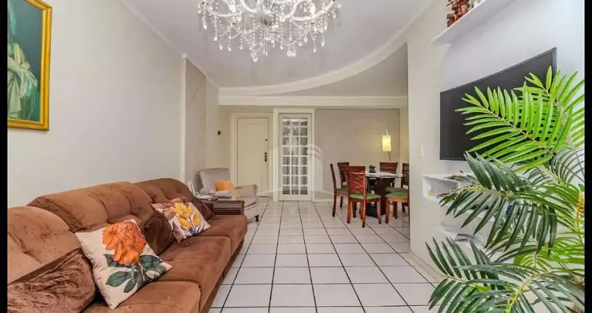 Amplo Apartamento com 03 Dormitórios em rua reta ao mar no Centro de Balneário Camboriú