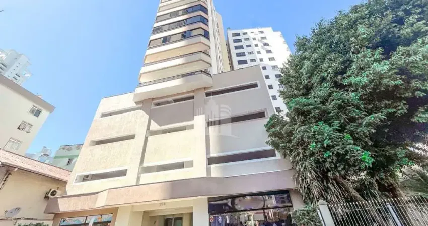 Apartamento com 3 dormitórios sendo 1 suíte e 2 vagas de garagem no Centro em Balneário Camboriú
