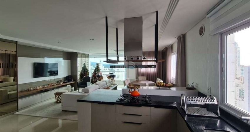 Lindo Apartmento com 03 Suítes e 03  vagas a poucos metros do mar