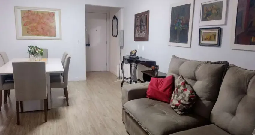 Apartamento com 2 dormitórios sendo 1 suíte e 1 vaga de garagem no Centro de Balneário Camboriú