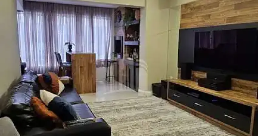 03 dormitórios, no Centro de Balneário Camboriú, Reformado e Mobiliado