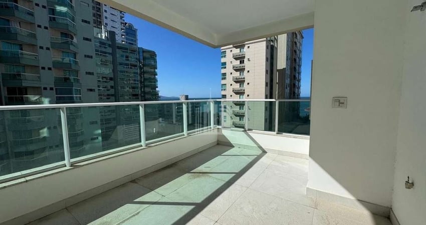Apartamento quadra mar em Meia Praia, com 3 suítes e 3 vagas de garagem em Itapema