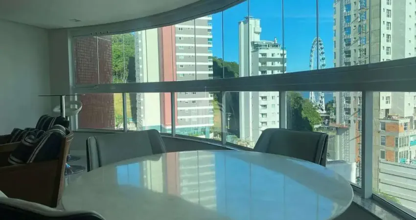 Apartamento mobiliado com 3 suítes e 2 vagas de garagem na barra norte