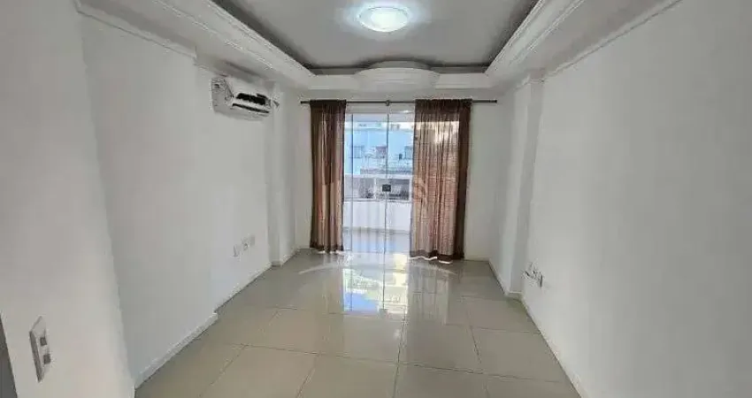 Apartamento com 3 quartos sendo 1 suíte e 2 vagas de garagem quadra mar Balneário Camboriú