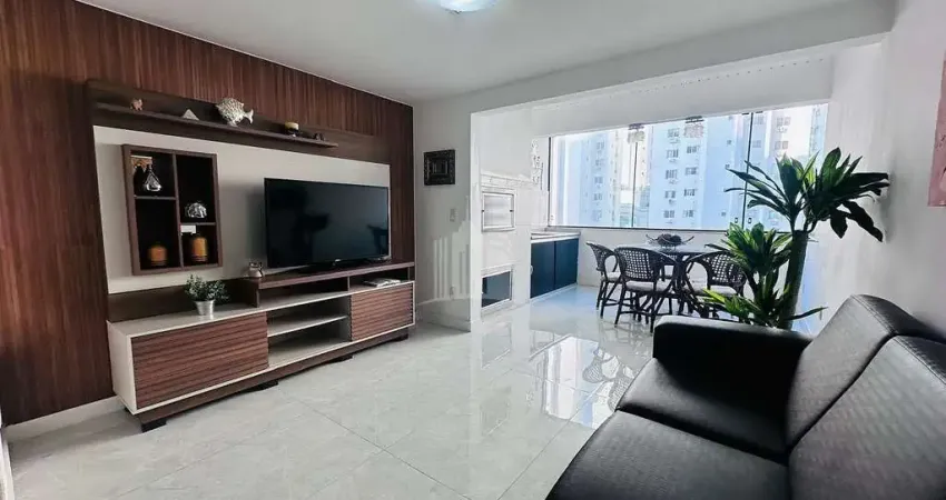 Apartamento com 03 Dormitórios e Ampla sacada com churrasqueira