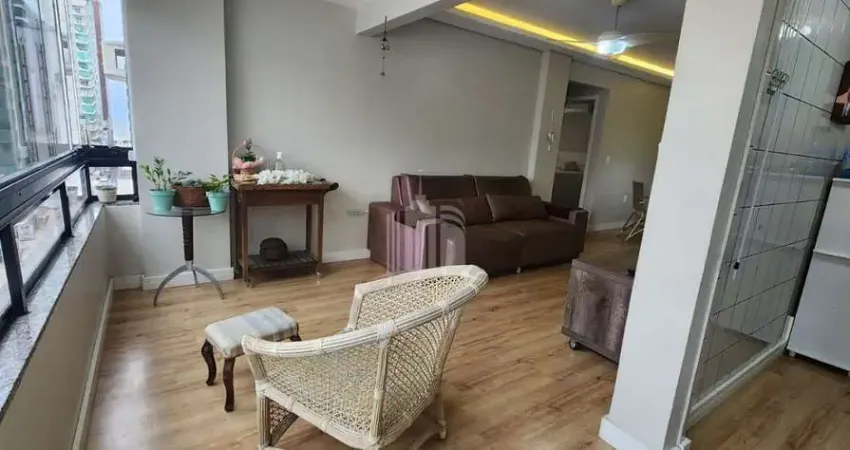 Oportunidade em Balneário Camboriú, 2 dormitórios, 100 metros da praia.