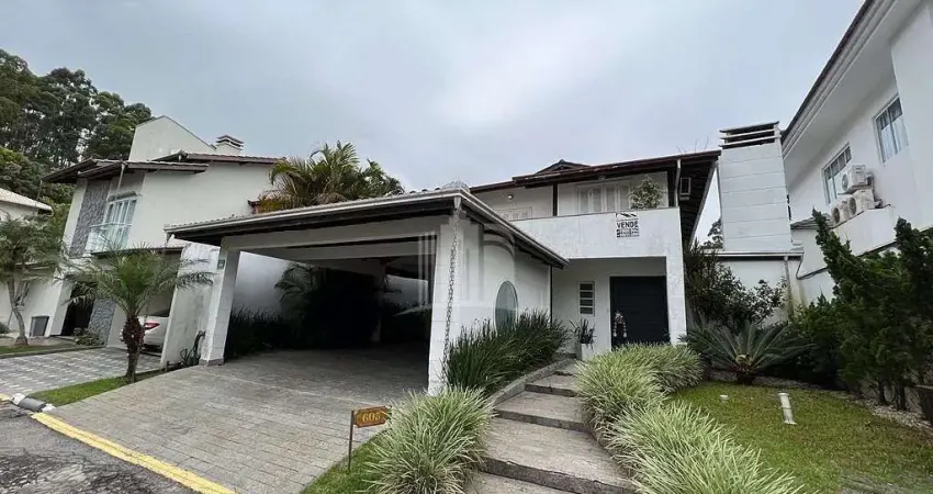 Casa Alto Padrão em Condomínio Fechado próximo a Praia Brava