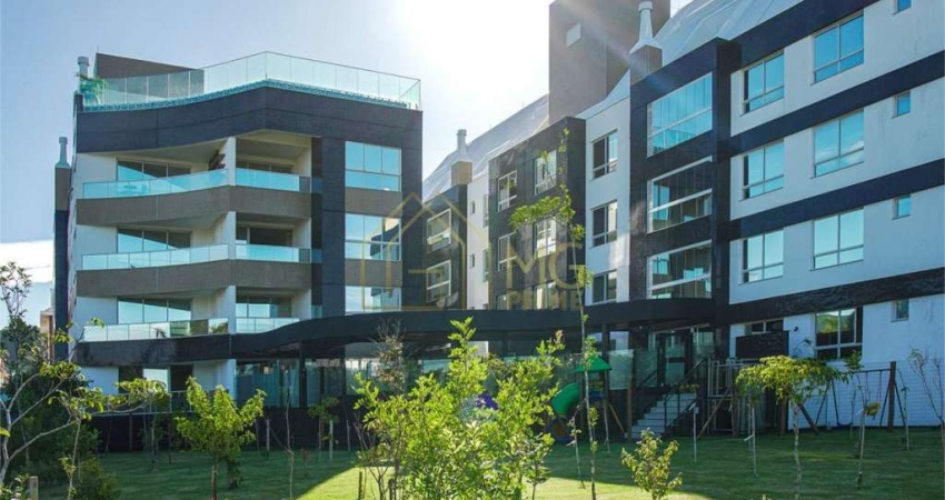 Apartamento térreo com 02 suítes em condomínio de alto padrão próximo do mar
