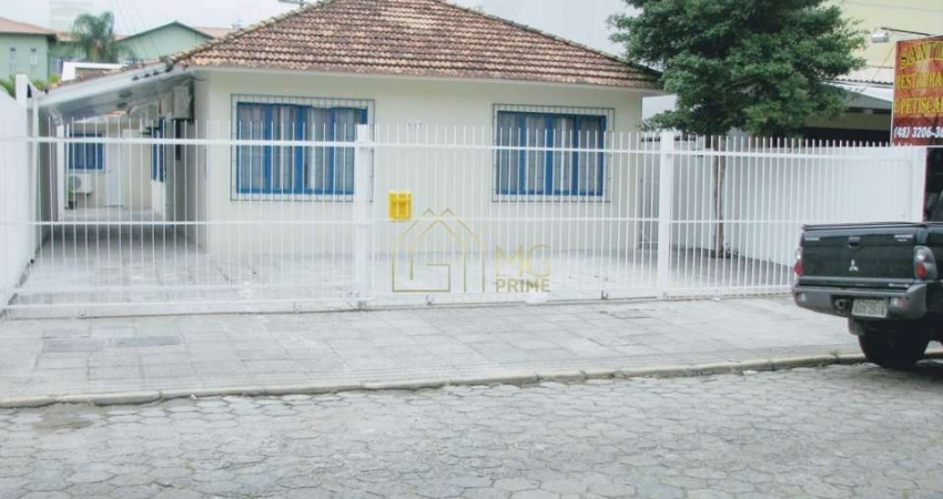 Pousada próximo ao mar na Praia de Canasvieiras. O imóvel possui 5 suítes mobiliadas, sala ampla, copa, cozinha,  vaga para 5 carros.