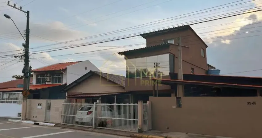 Casa para Venda em Florianópolis, Cacupé, 7 dormitórios, 4 banheiros, 2 vagas