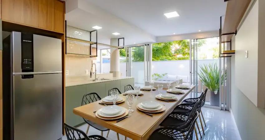 Apartamento com lindo terraço semi-mobiliado em ótima localização.