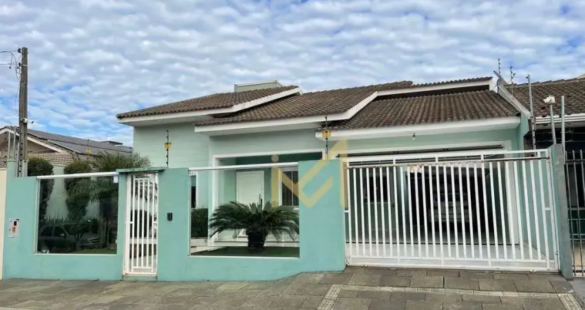 Casa a venda Com Piscina no bairro Pioneiros Catarinenses 1 SUITE e 2 quartos - Area Gurmet completa.