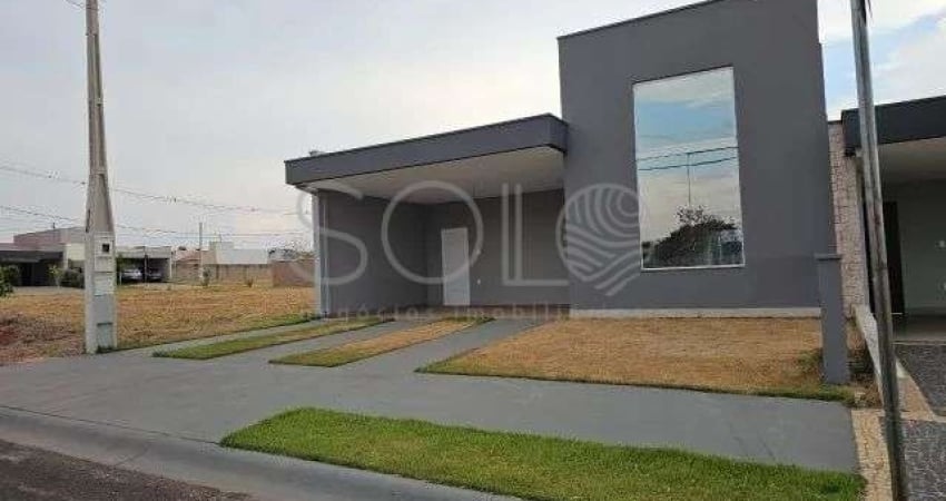 Linda casa no condominio Bella Vitta