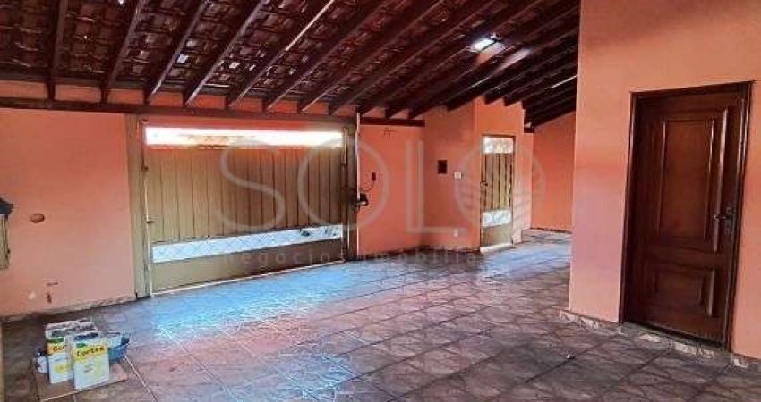Oportunidade. Excelente casa a venda no Jardim Gardenias, com 3 quartos, area externa com churrasqueira