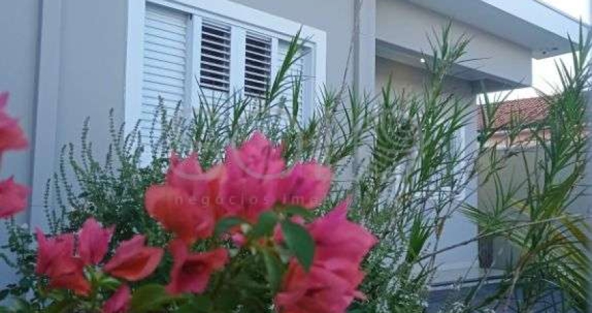 Excelente casa a venda na Vila Santa Maria (Vila Xavier). Bairro predominantemente residencial, familiar e muito tranquilo.