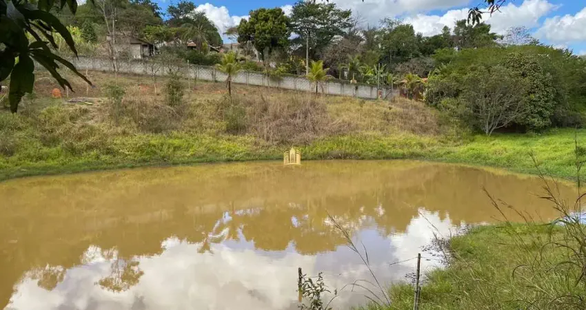 Lindo Sítio à Venda no Condomínio Topázio em Esmeraldas com Porteira Fechada
