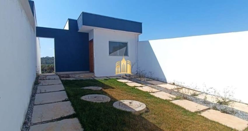 Casa à venda em Esmeraldas-MG, bairro Floresta Encantada: 3 quartos, 1 sala, 1 banheiro, 2 vagas de garagem, 80m²!