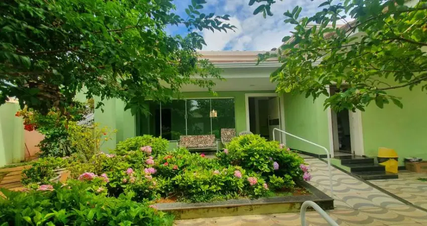 Espetacular Casa de 5 Quartos com 2 Suítes no Centro de Esmeraldas-MG: 200m², 2 Salas, 3 Banheiros e 2 Vagas de Garagem!