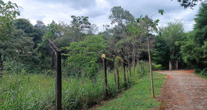 Terreno Amplo à Venda no Condomínio Vale do Ipê Amarelo em Esmeraldas - 16.000 m²
