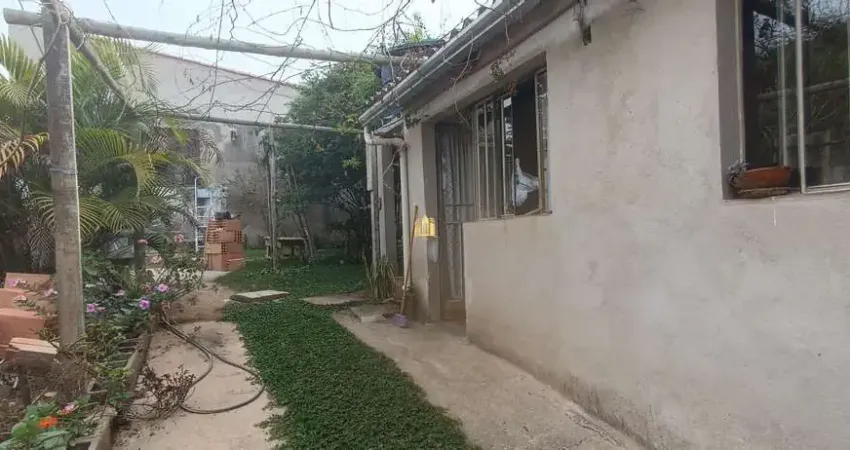 Casa à venda em Esmeraldas-MG, Dumaville: 1 quarto, 1 sala, 1 banheiro, 2 vagas de garagem, 60m². Aproveite!