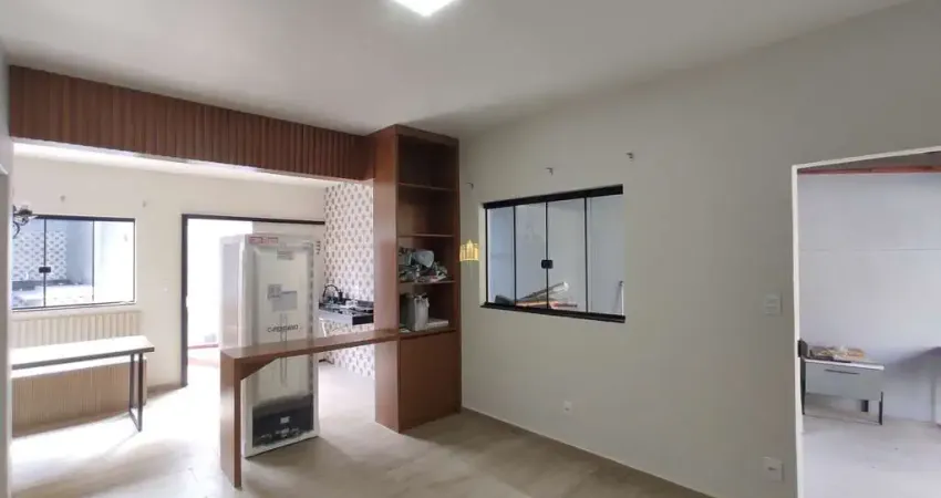 Casa à Venda no Centro de Esmeraldas - Espaço, Conforto e Lazer por R$ 800.000,00
