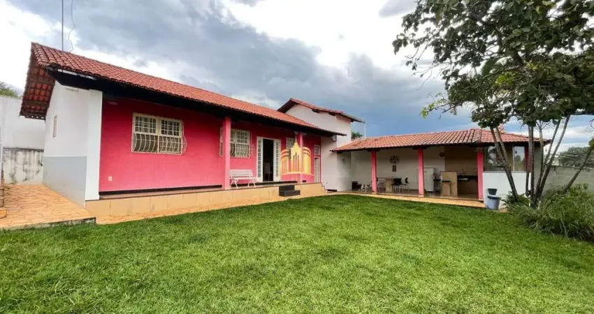 Casa à Venda no Fernão Dias: 3 Quartos, Área Gourmet e Piscina com Hidro!