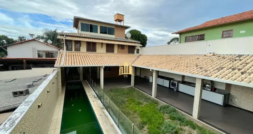 Casa de Alto Padrão com Vista, Piscina, Área Gourmet, Casas Anexas, Loja e 3 Entradas