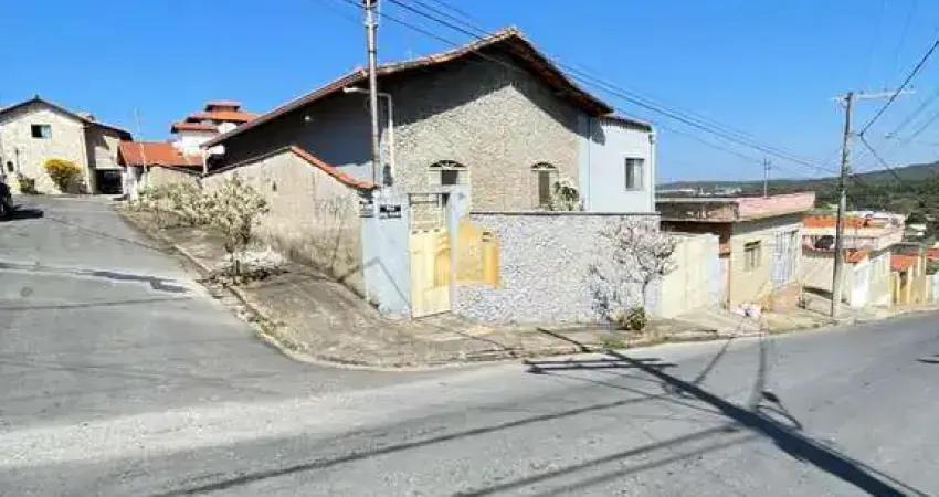 Casa 4 Quartos Centro Esmeraldas ? 2 Ruas, Habite-se, R$ 430 Mil