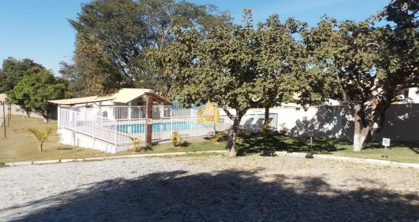 Casa bairro dumaville esmeral/mg r$200.000,00 condominio fechado