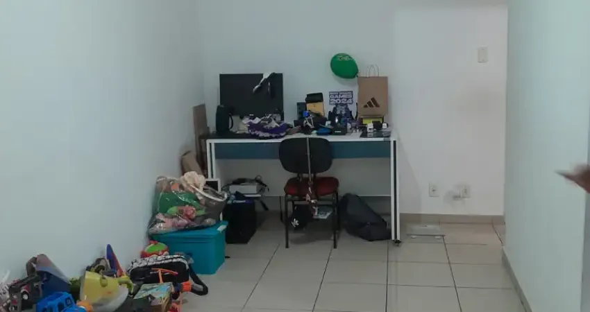 Apto localizado no 2 andar de escada a 2 quadras da praia com 2 dormitórios, sala 2 ambientes , copa , cozinha e vaga coletiva suficiente