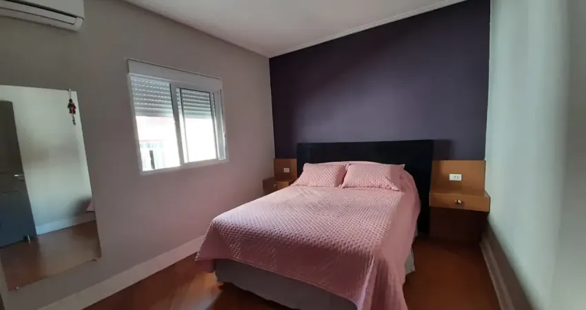 Lindo sobrado geminado de um lado com 3 dormitorios sendo uma suite