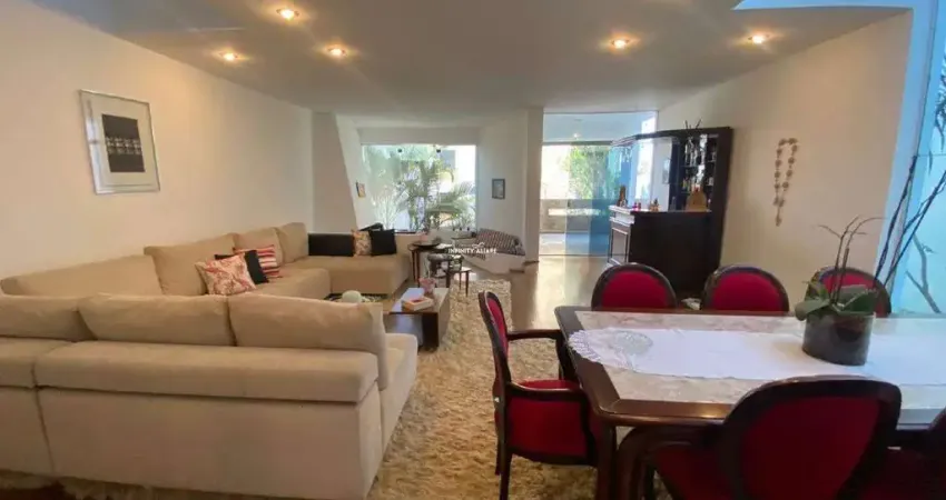Casa c/ 7 quartos, 2 suítes e 3 vagas, 350m², à venda no bairro Parque da Mooca, por 2.500.000,00