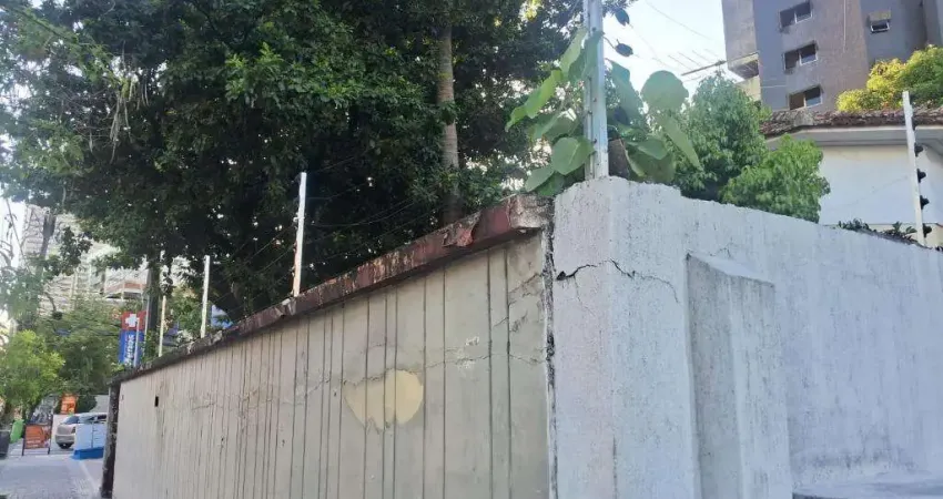 VENDO EXCELENTE CASA NA AVENIDA DEZESSETE DE AGOSTO PROXIMO  AO SHOPPING PLAZA