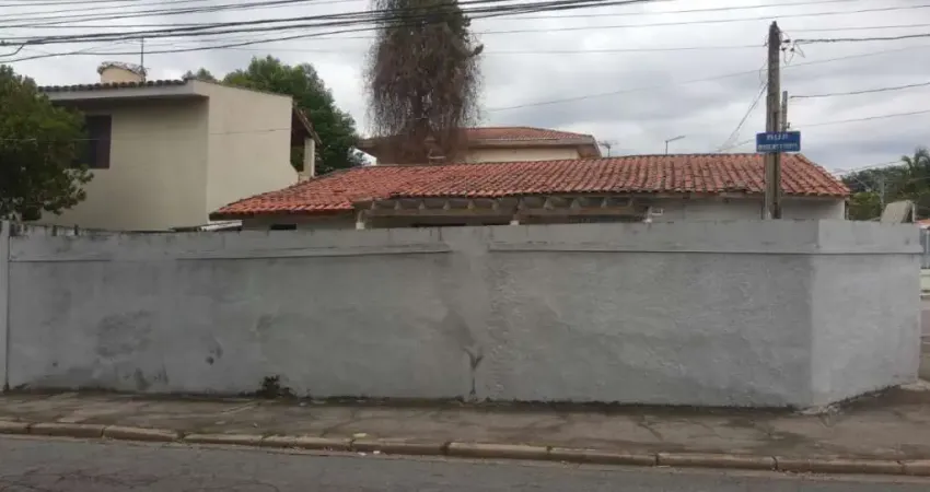 Vende-se casa construção antiga