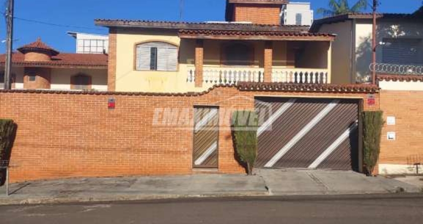 Casa com 3 Quartos sendo 1 suíte, 4 vagas e Piscina no Jd. Santa Rosália!