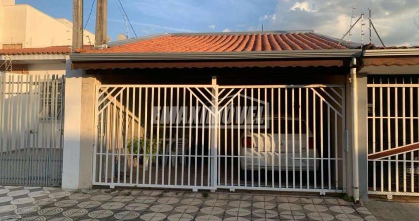 Casa térrea com 2 Quartos, 2 vagas e Quintal no Jd. Morumbi!