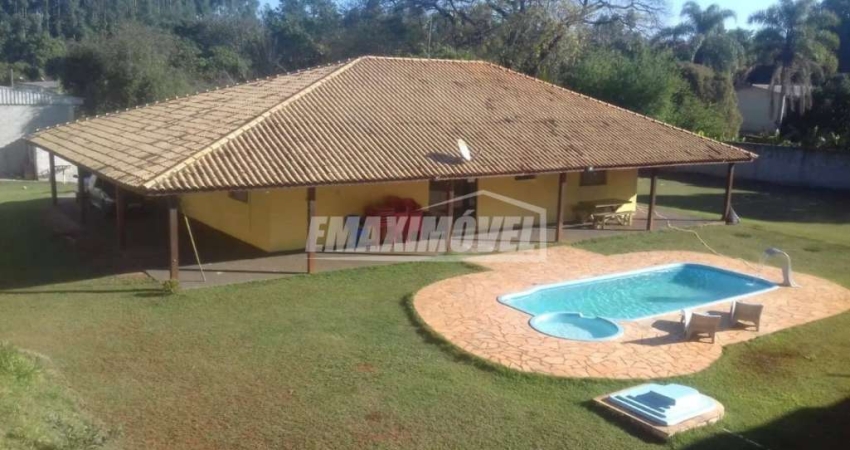 Casa com 3 Quartos sendo 1 suíte e galpão para locação - Ao lado da Av. Ipanema
