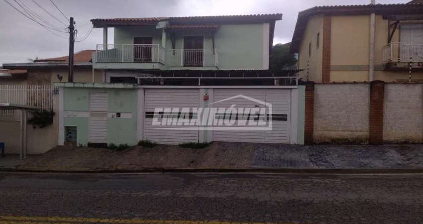 Sobrado com 3 Suítes, 2 vagas e piscina no Campolim!
