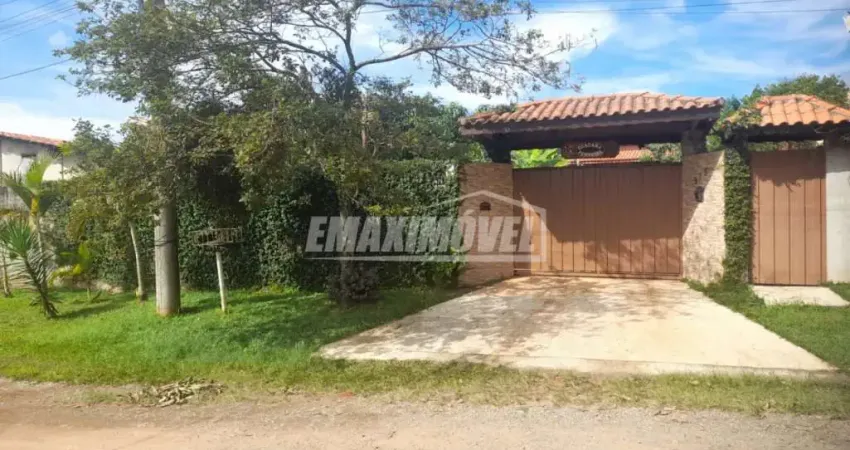 Chácara com 2 quartos, área gourmet e piscina com fácil acesso à raposo tavares!