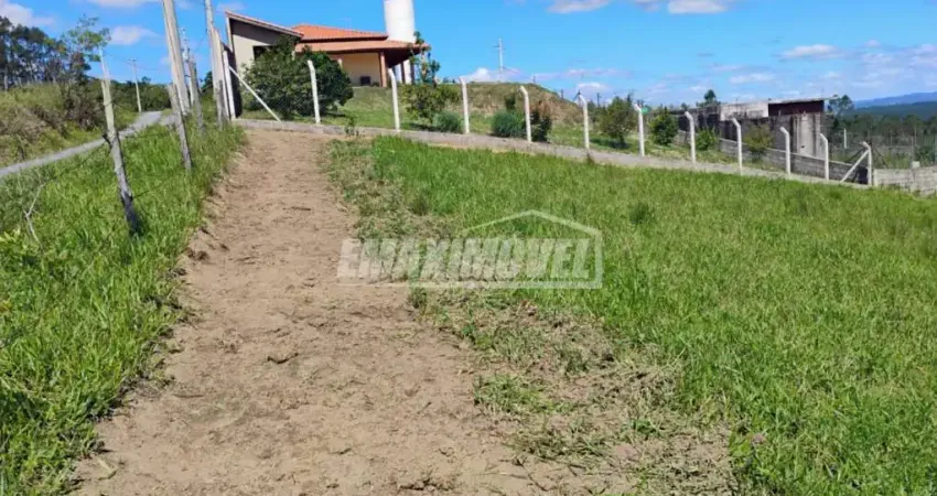 Terreno á venda de 1600m² no bairro jundiacanga em araçoiaba da serra-sp