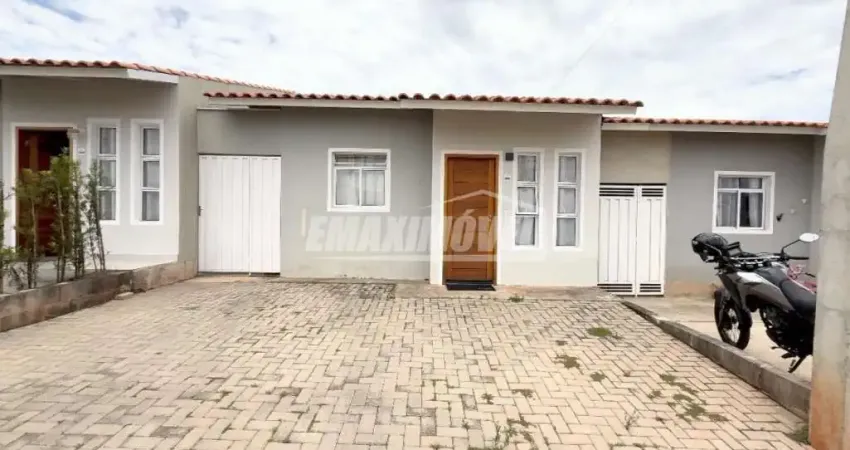 Casa á venda com 2 quartos sendo 1 suíte com closet no condomínio vila real