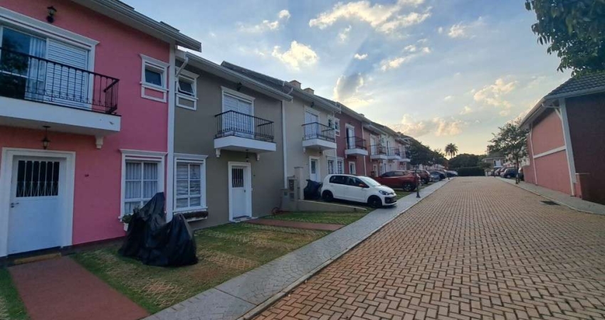 Essa casa de 108m² em Valinhos no condomínio fechado de vila de casas tem 3 dormitórios 2 vagas de garagem, excelente condomínio  com area de  lazer